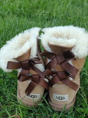 UGG Brown Bailey Bow Boots, Kids Size 2